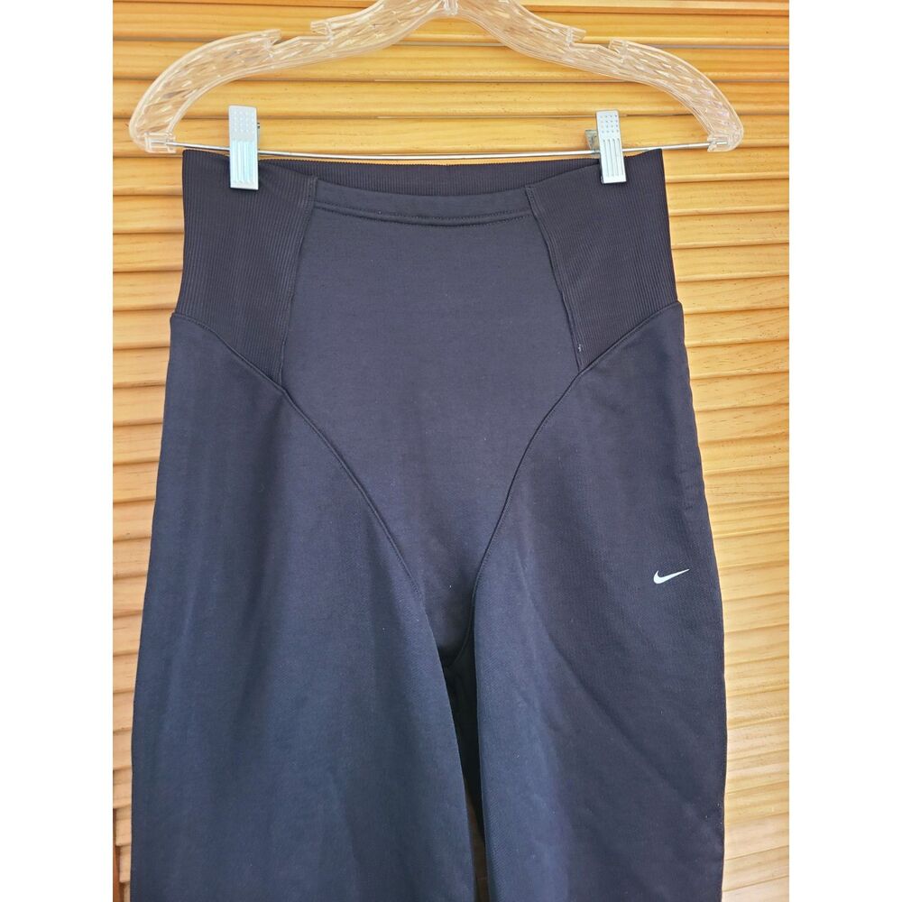 Nike Black Body Shaping Leggings SMALL Athleisure Comfort Flattering Contouring